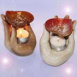 aromalampa-serdce-v-ladoshke-keramika-glazur-490-0374